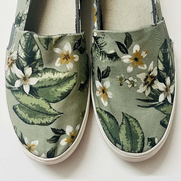 Keds Women's Clipper Slip-on Sneakers in Sage, Size 6 - Picture 3 of 11